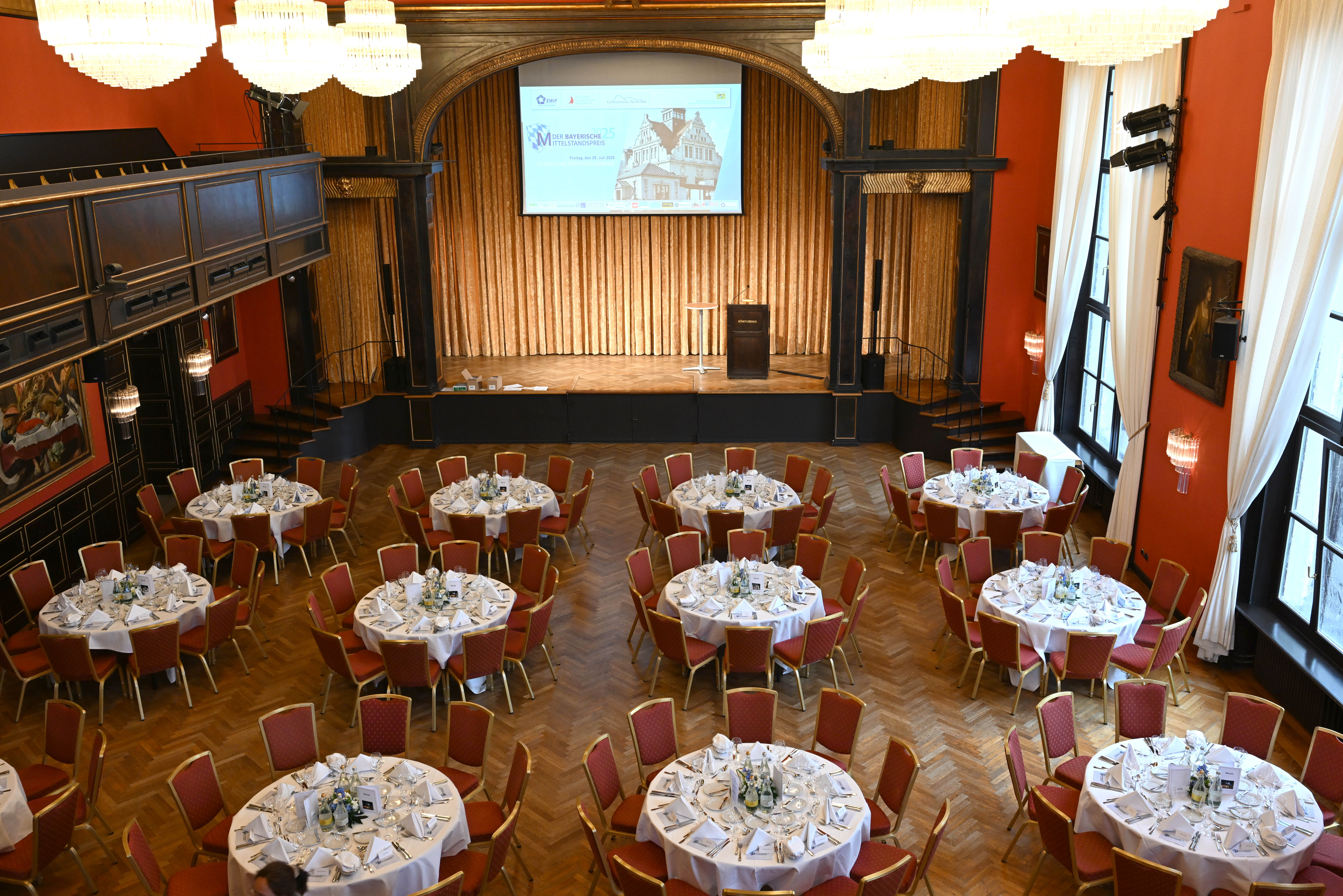 saal leer atmosphaere